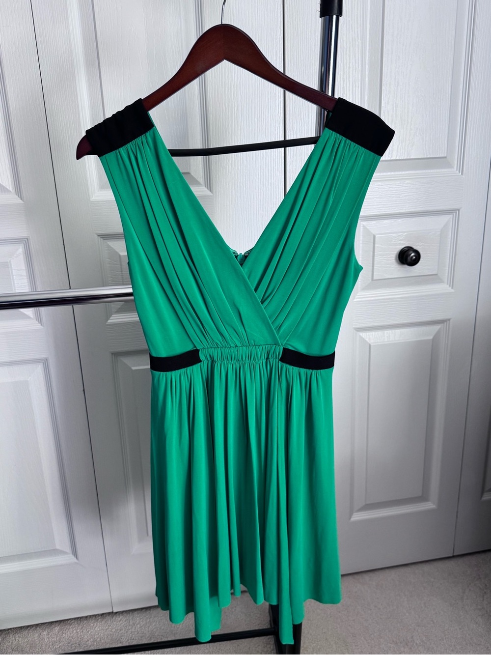 BCBGMaxAzria Emerald Green Sleeveless V-Neck Dress with Black Accents